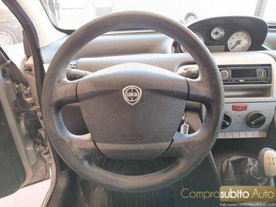 Lancia Ypsilon 1.2 69 CV Unyca (16)