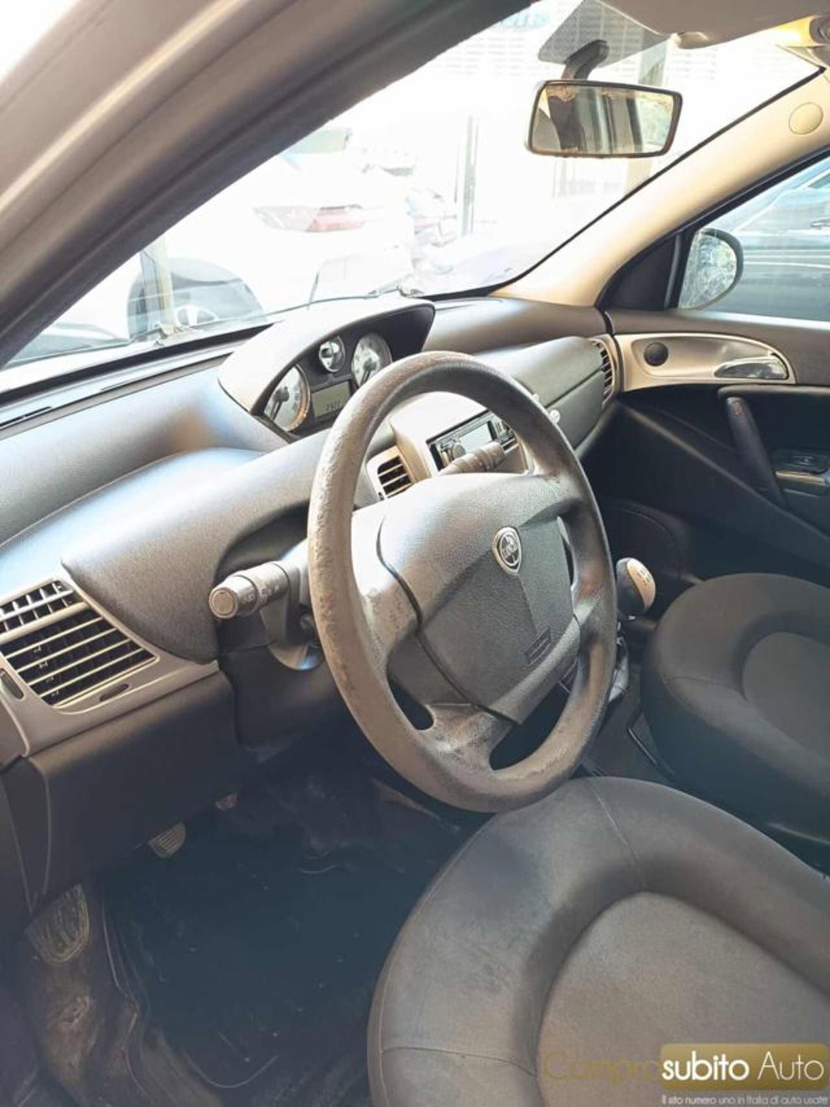 Lancia Ypsilon 1.2 69 CV Unyca (18)