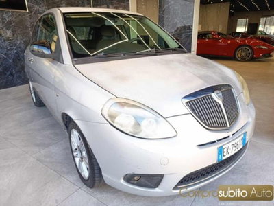 Lancia Ypsilon 1.2 69 CV Unyca (2)