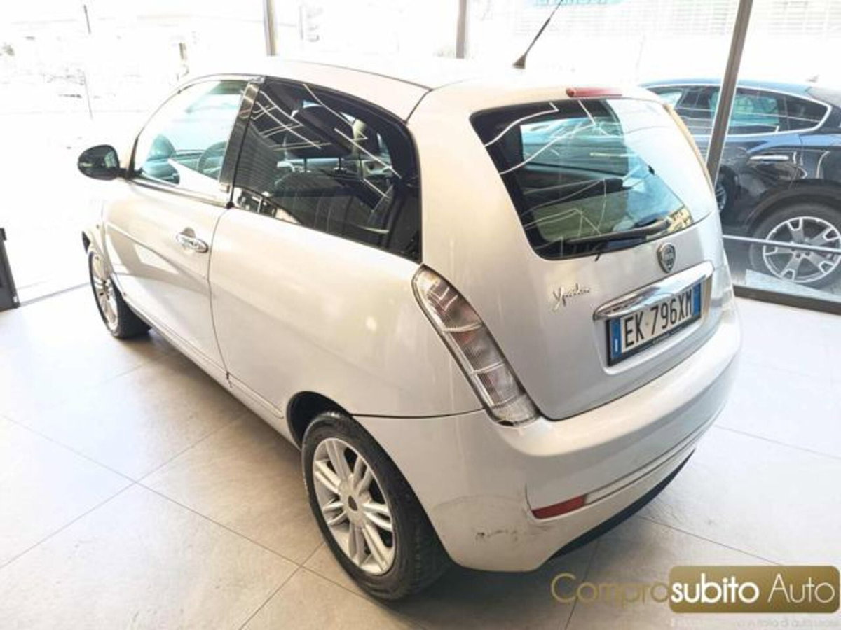 Lancia Ypsilon 1.2 69 CV Unyca (4)