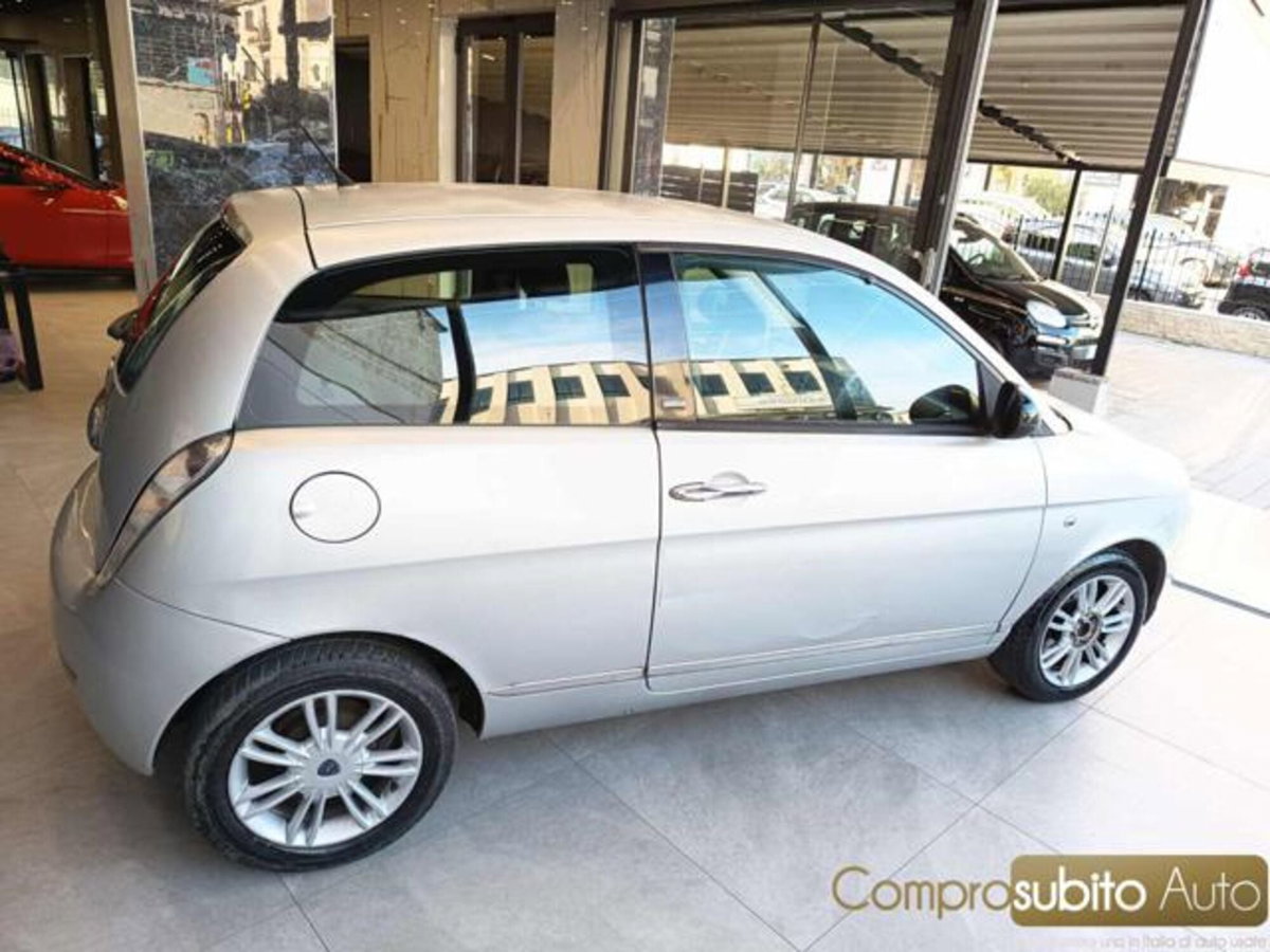 Lancia Ypsilon 1.2 69 CV Unyca (6)