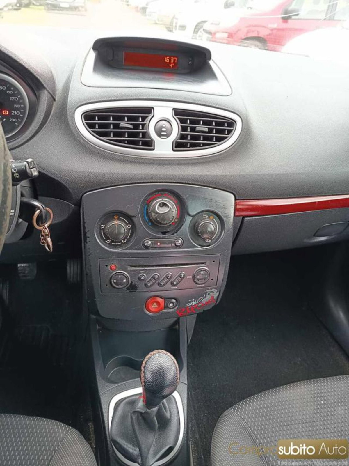 Renault Clio 1.5 dCi 70CV 5 porte Confort (10)