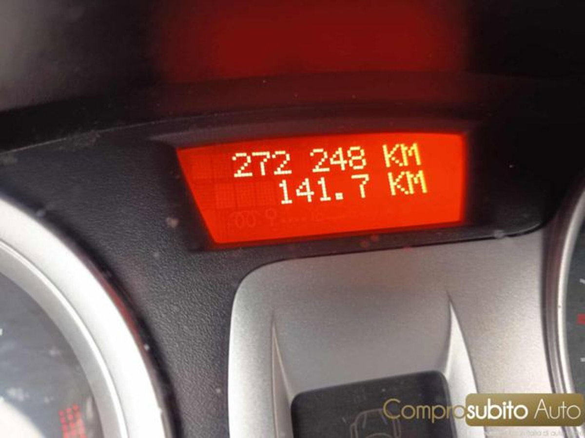 Renault Clio 1.5 dCi 70CV 5 porte Confort (17)