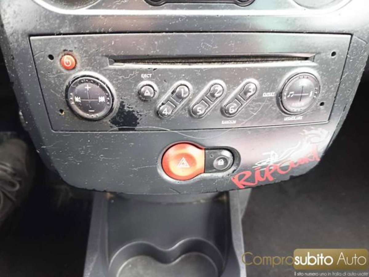 Renault Clio 1.5 dCi 70CV 5 porte Confort (7)
