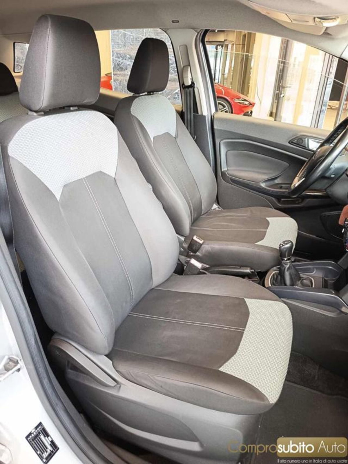 Ford EcoSport 1.5 TDCi 95 CV Titanium S (9)