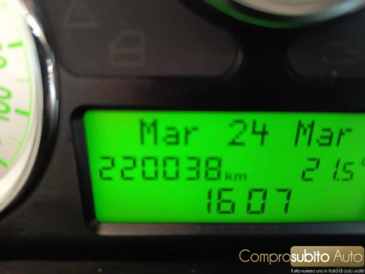 Lancia Ypsilon 1.3 MJT 75 CV Platino (10)