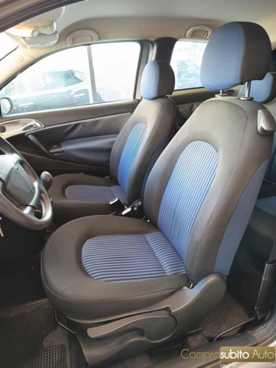 Lancia Ypsilon 1.3 MJT 75 CV Platino (11)