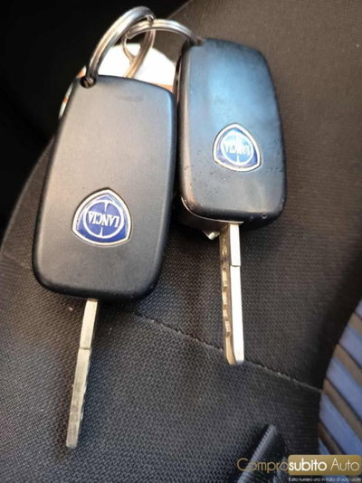 Lancia Ypsilon 1.3 MJT 75 CV Platino (14)