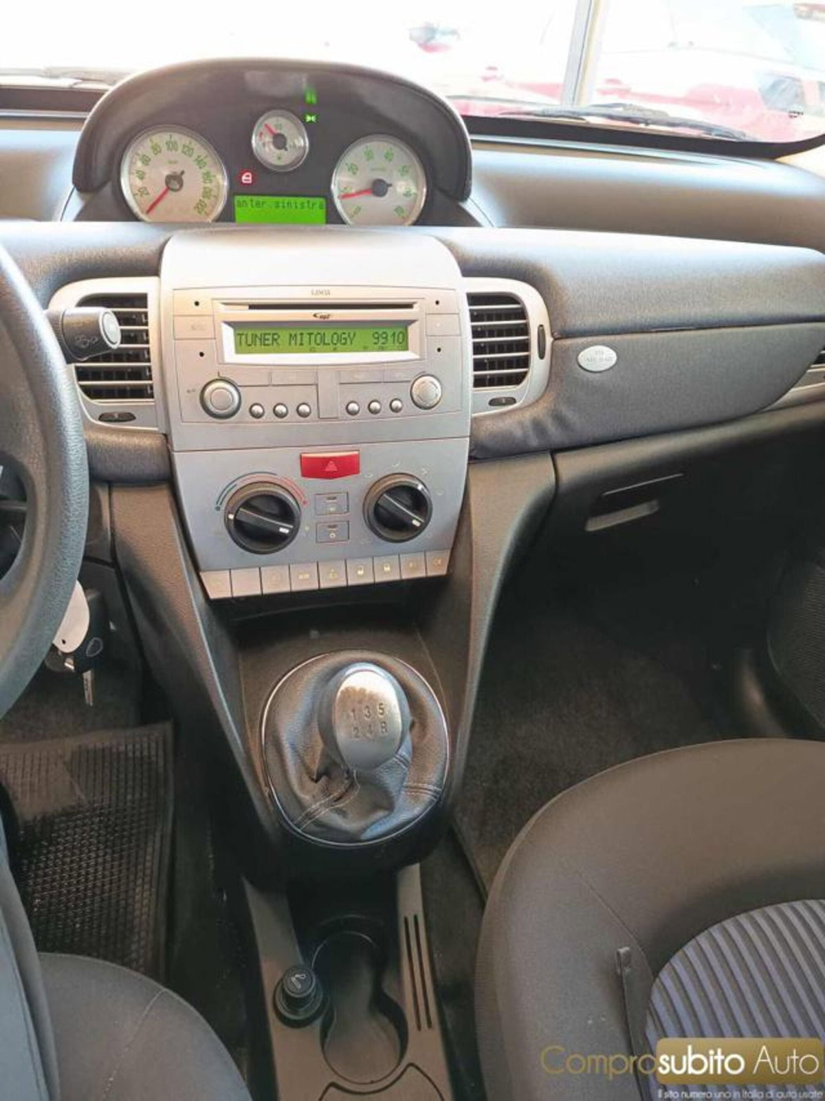 Lancia Ypsilon 1.3 MJT 75 CV Platino (15)