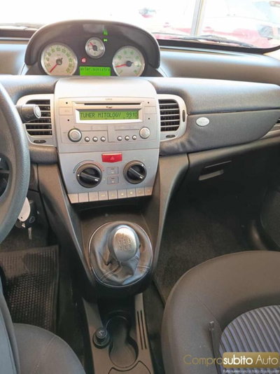 Lancia Ypsilon 1.3 MJT 75 CV Platino (15)