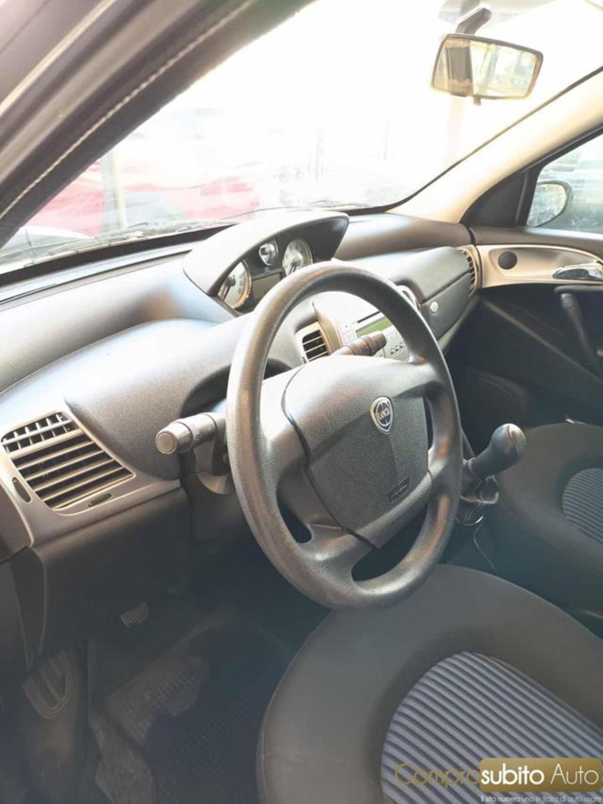 Lancia Ypsilon 1.3 MJT 75 CV Platino (18)