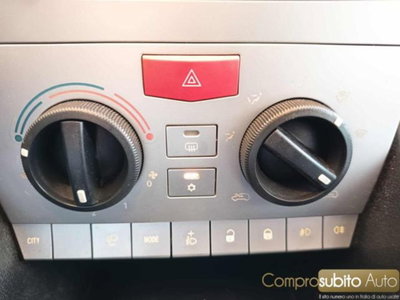 Lancia Ypsilon 1.3 MJT 75 CV Platino (19)
