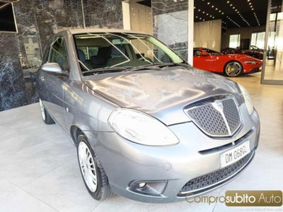 Lancia Ypsilon 1.3 MJT 75 CV Platino (2)