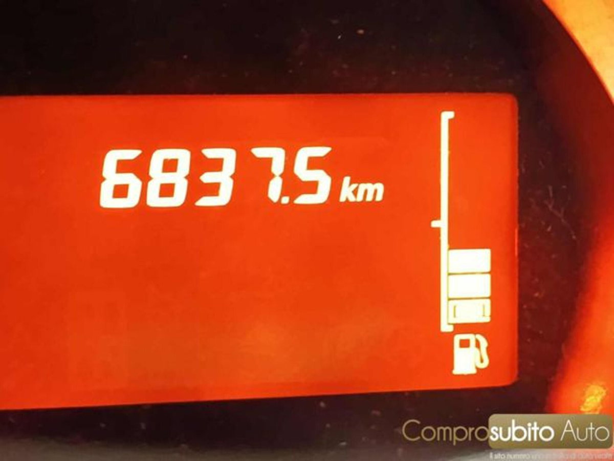 Dacia Sandero 1.5 dCi 8V 75CV Start&Stop Essential (17)