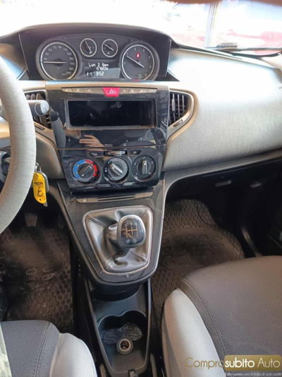 Lancia Ypsilon 1.3 MJT 16V 95 CV 5 porte S&S Silver (10)