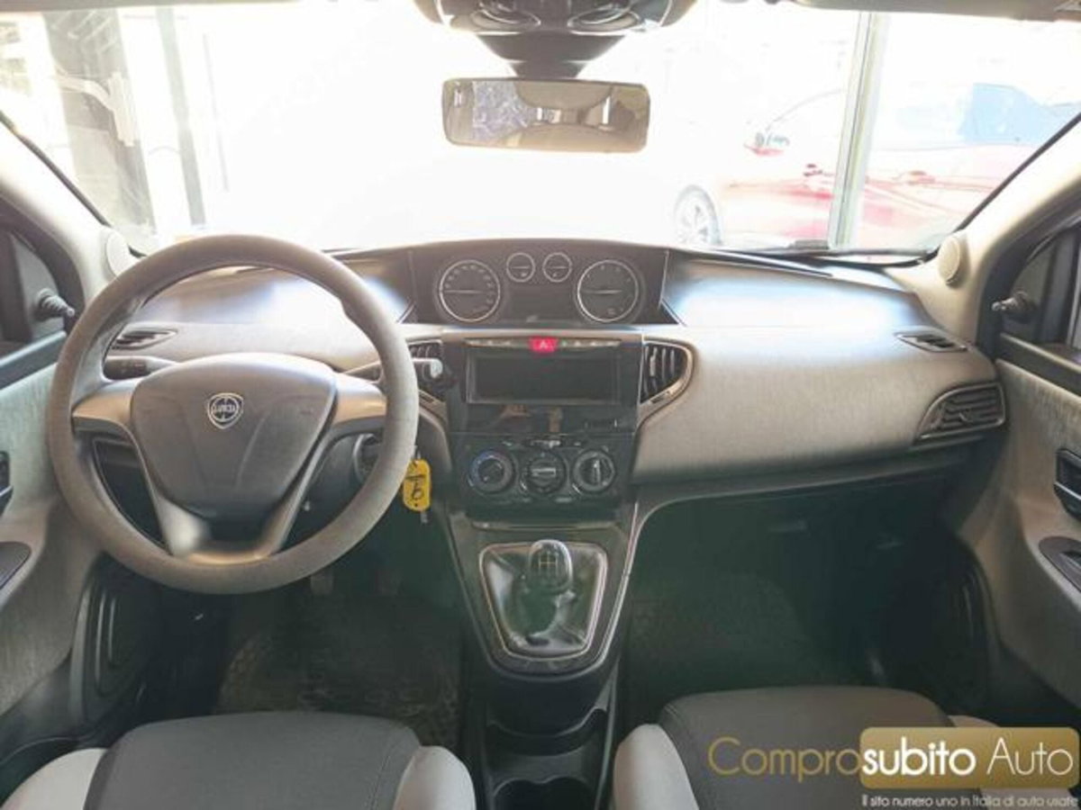 Lancia Ypsilon 1.3 MJT 16V 95 CV 5 porte S&S Silver (11)