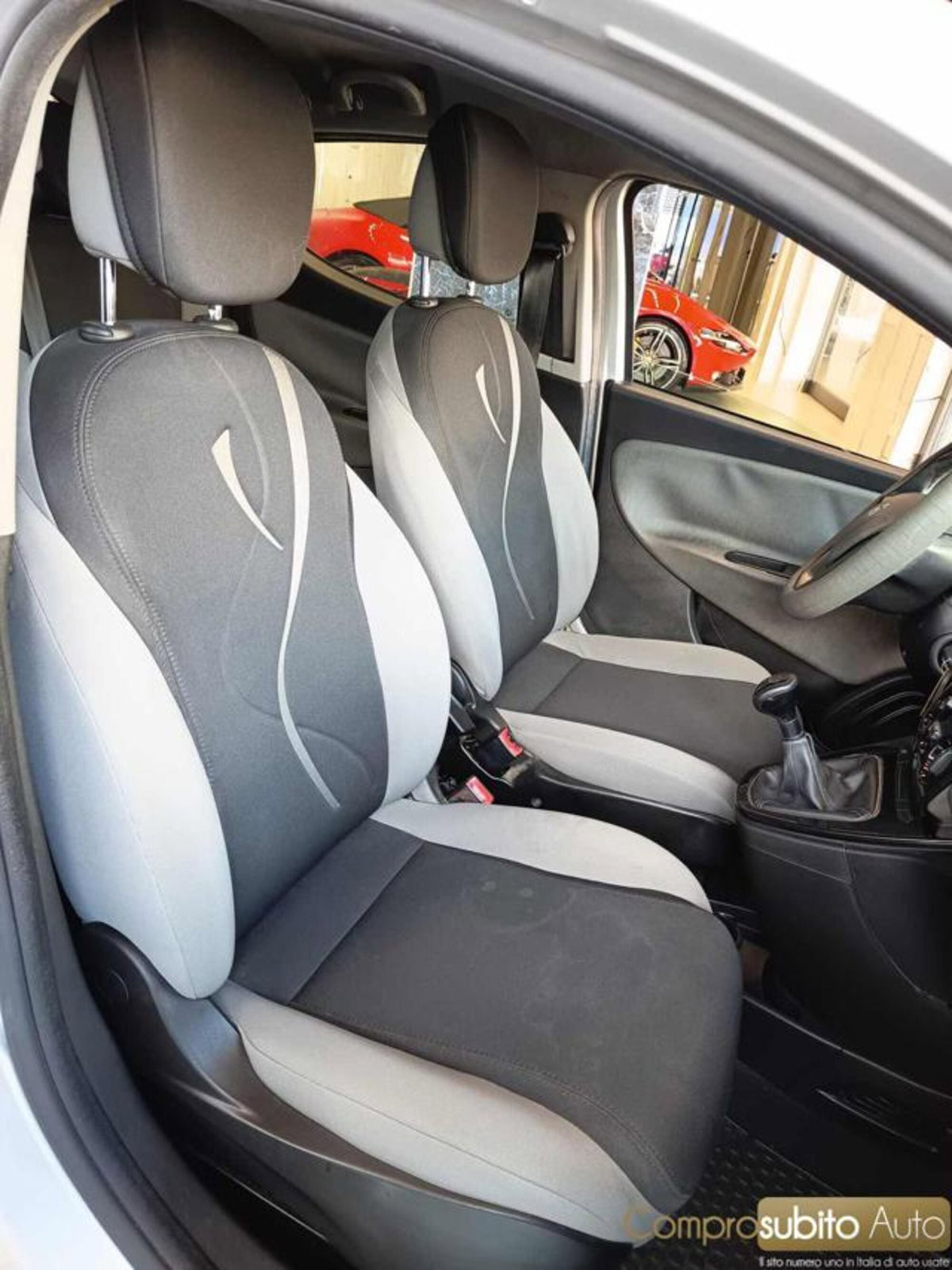 Lancia Ypsilon 1.3 MJT 16V 95 CV 5 porte S&S Silver (13)