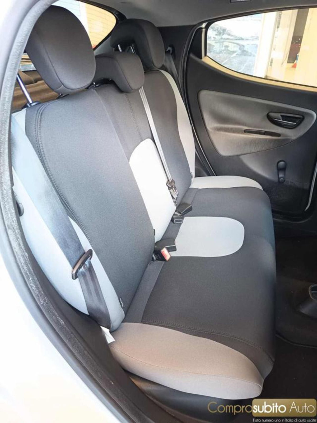 Lancia Ypsilon 1.3 MJT 16V 95 CV 5 porte S&S Silver (17)