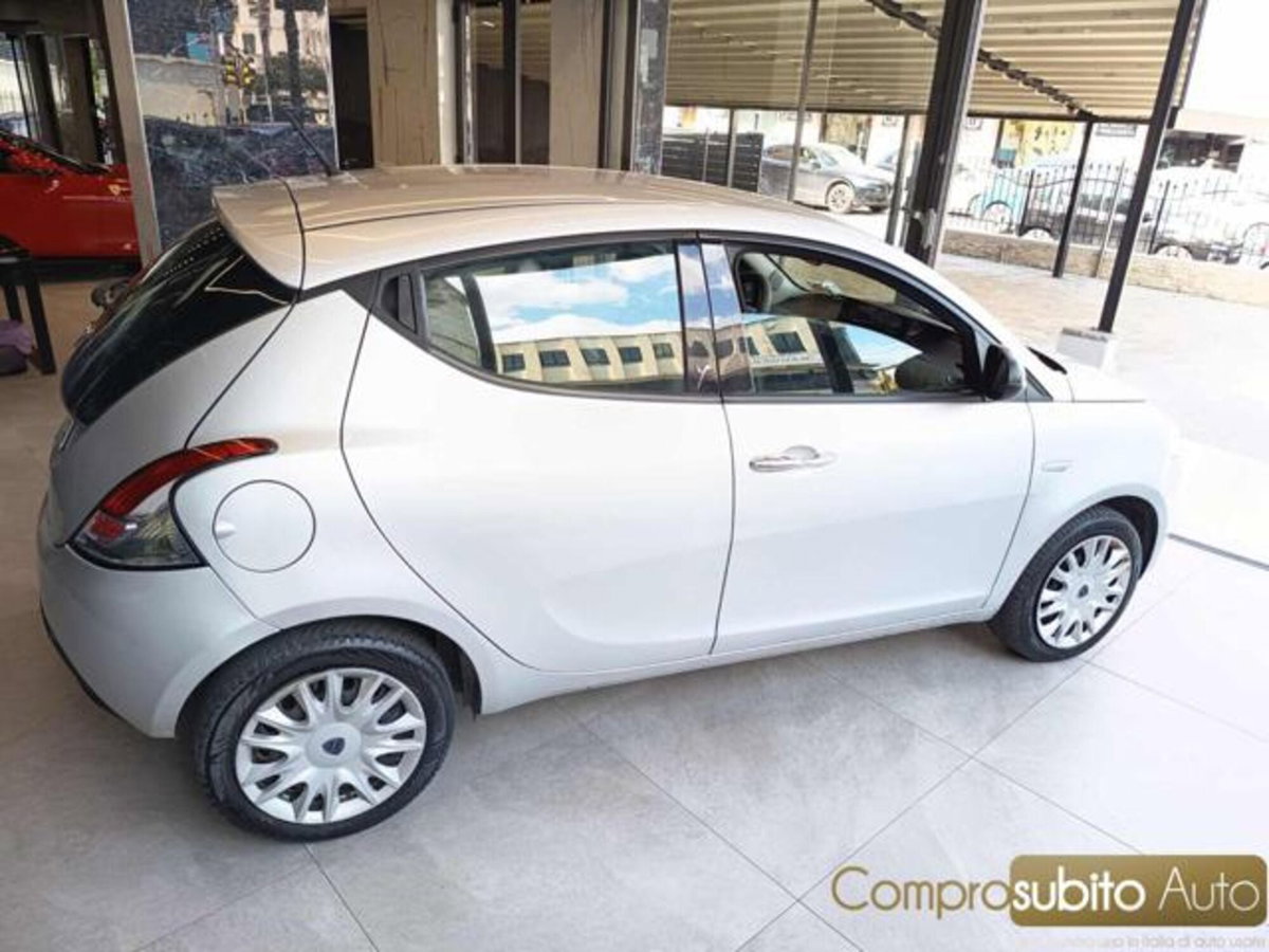 Lancia Ypsilon 1.3 MJT 16V 95 CV 5 porte S&S Silver (3)