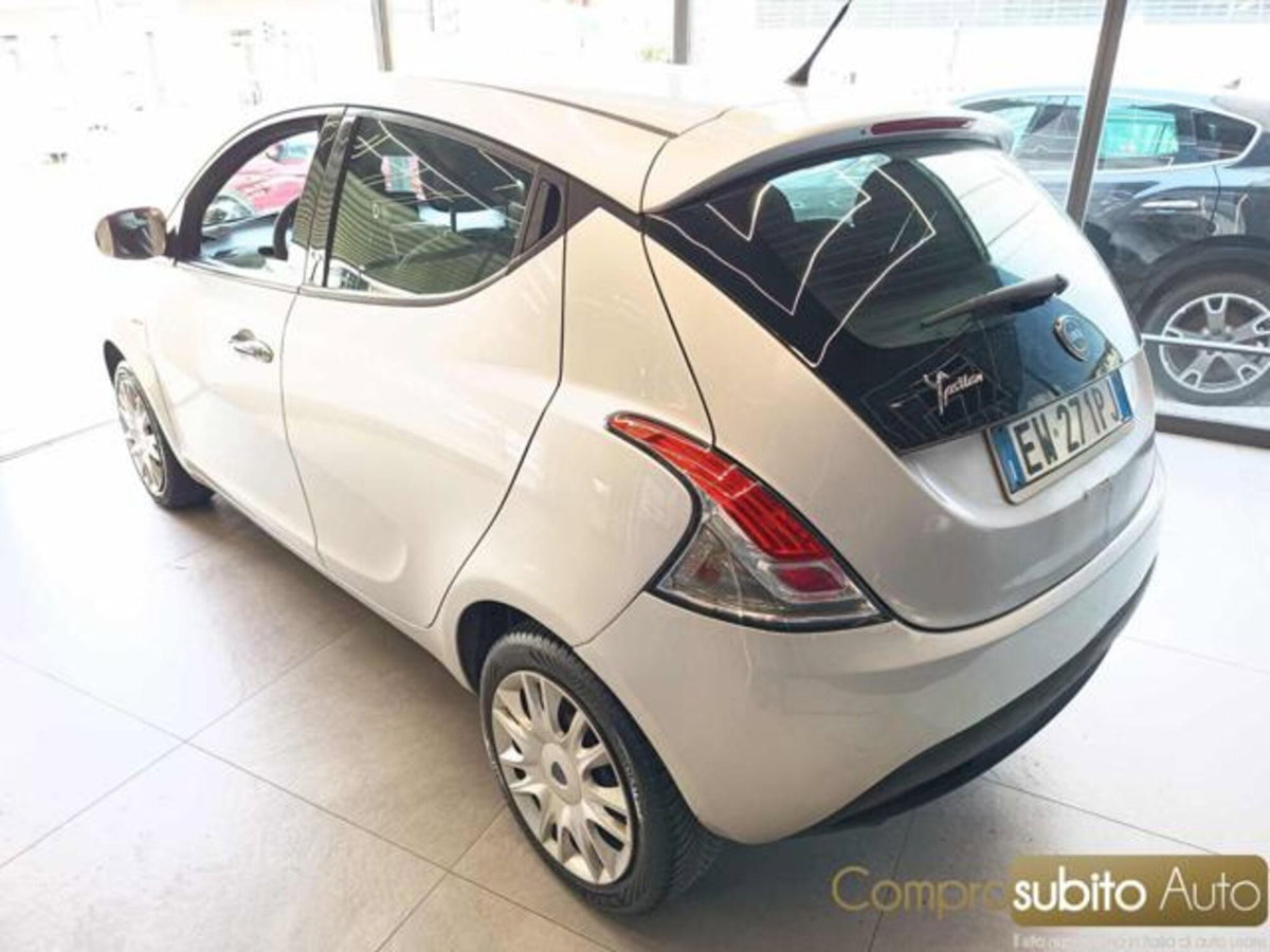 Lancia Ypsilon 1.3 MJT 16V 95 CV 5 porte S&S Silver (5)
