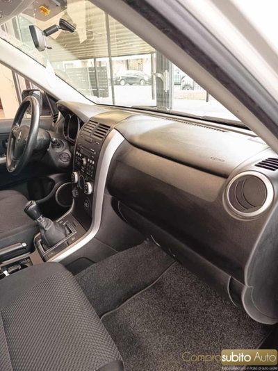 Suzuki Grand Vitara 1.9 DDiS 5 porte Offroad (16)