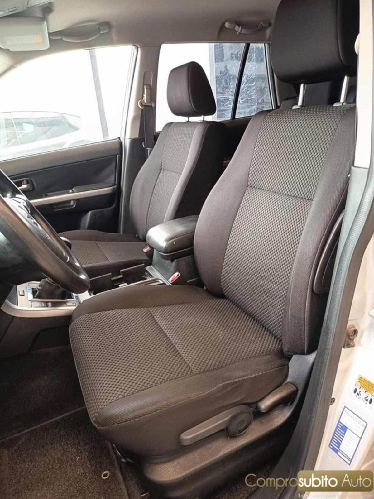 Suzuki Grand Vitara 1.9 DDiS 5 porte Offroad (17)