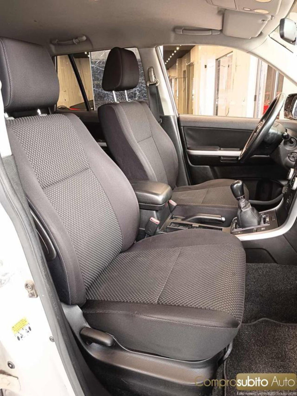 Suzuki Grand Vitara 1.9 DDiS 5 porte Offroad (19)