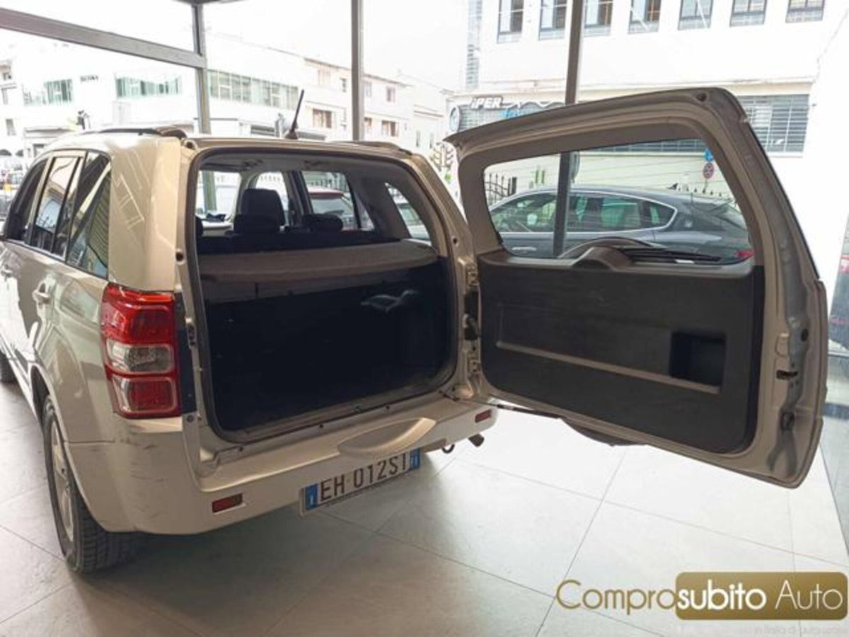 Suzuki Grand Vitara 1.9 DDiS 5 porte Offroad (8)