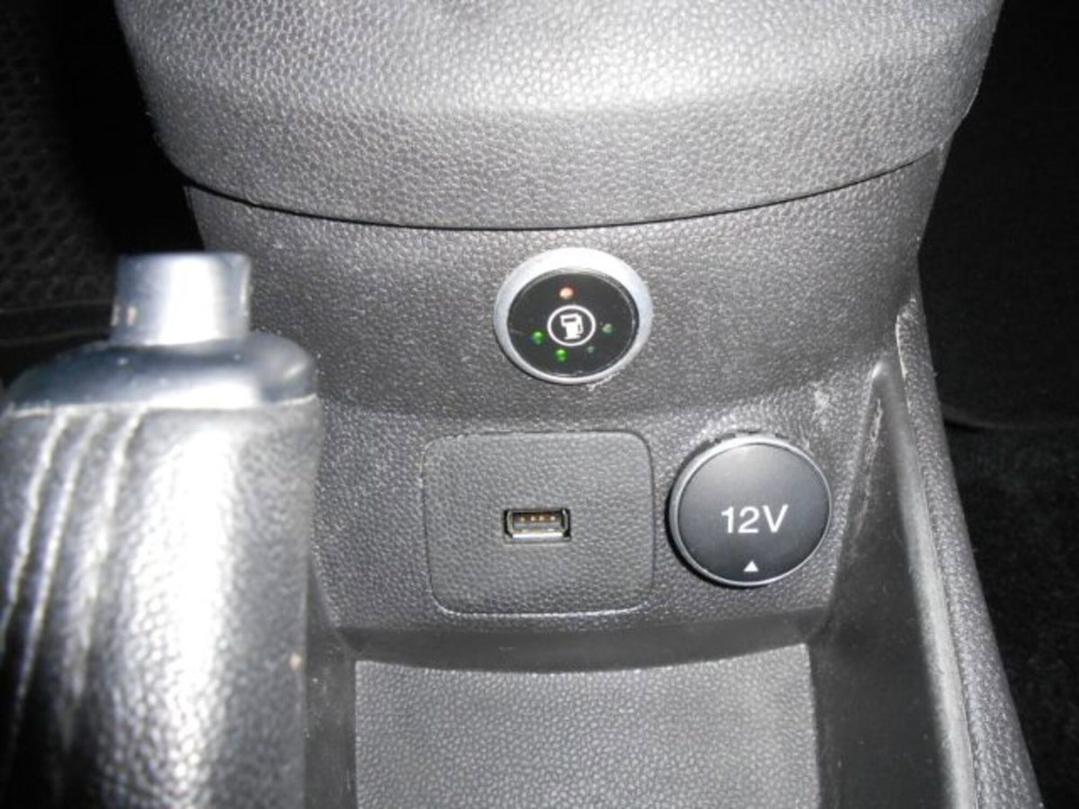Ford Fiesta 1.4 3 porte Bz.- GPL (13)