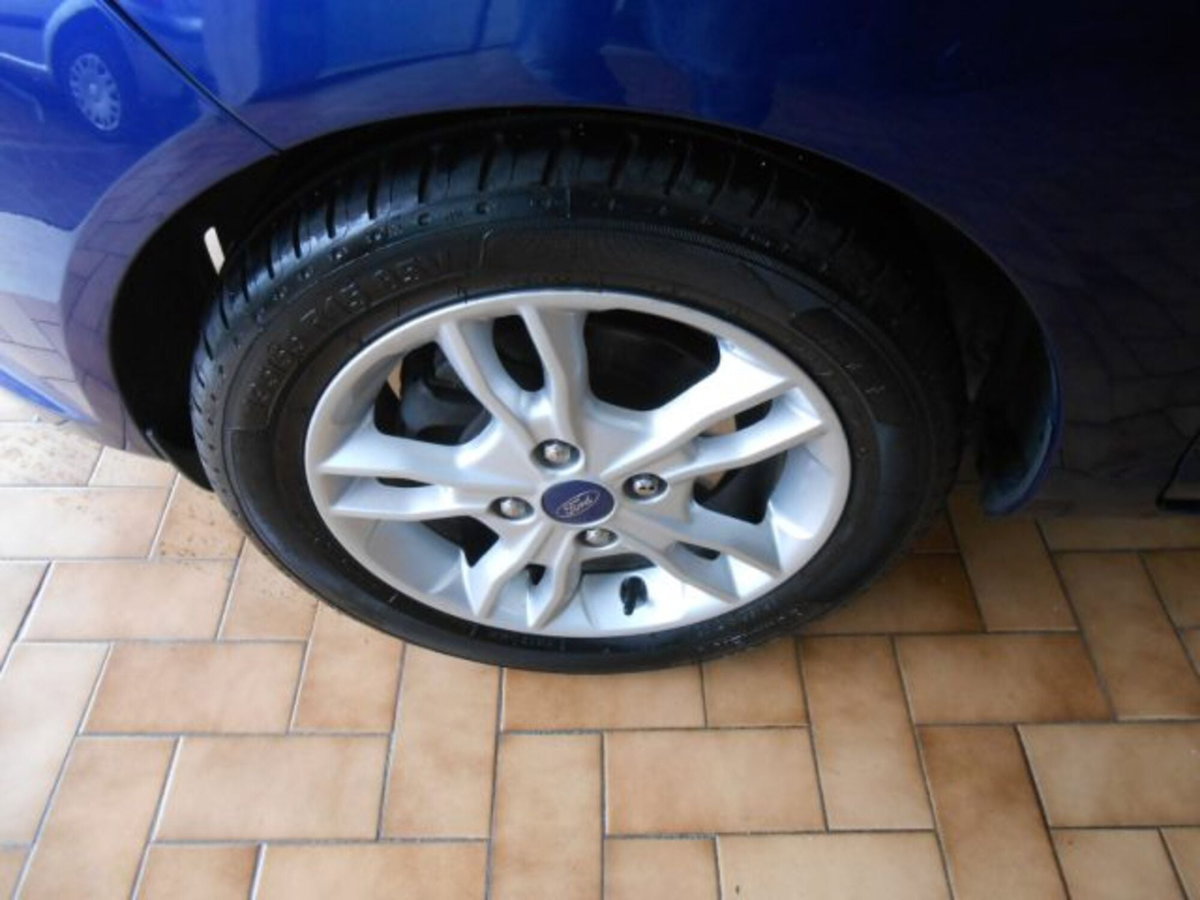 Ford Fiesta 1.4 3 porte Bz.- GPL (14)