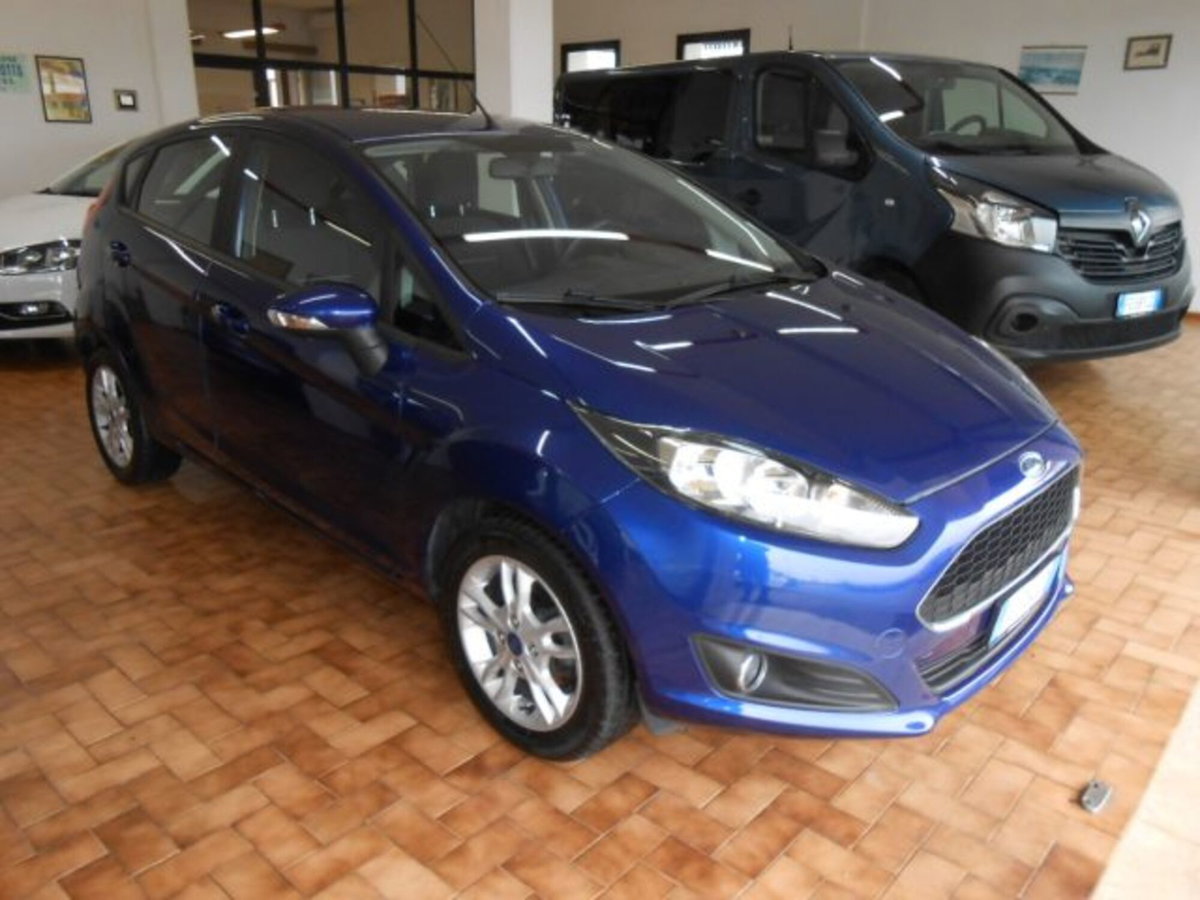 Ford Fiesta 1.4 3 porte Bz.- GPL (2)