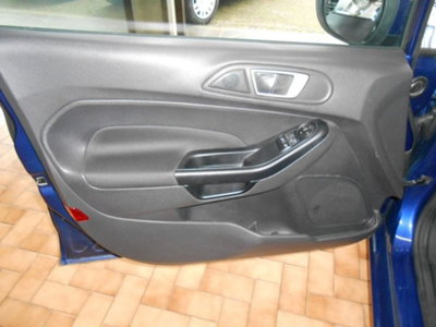 Ford Fiesta 1.4 3 porte Bz.- GPL (5)