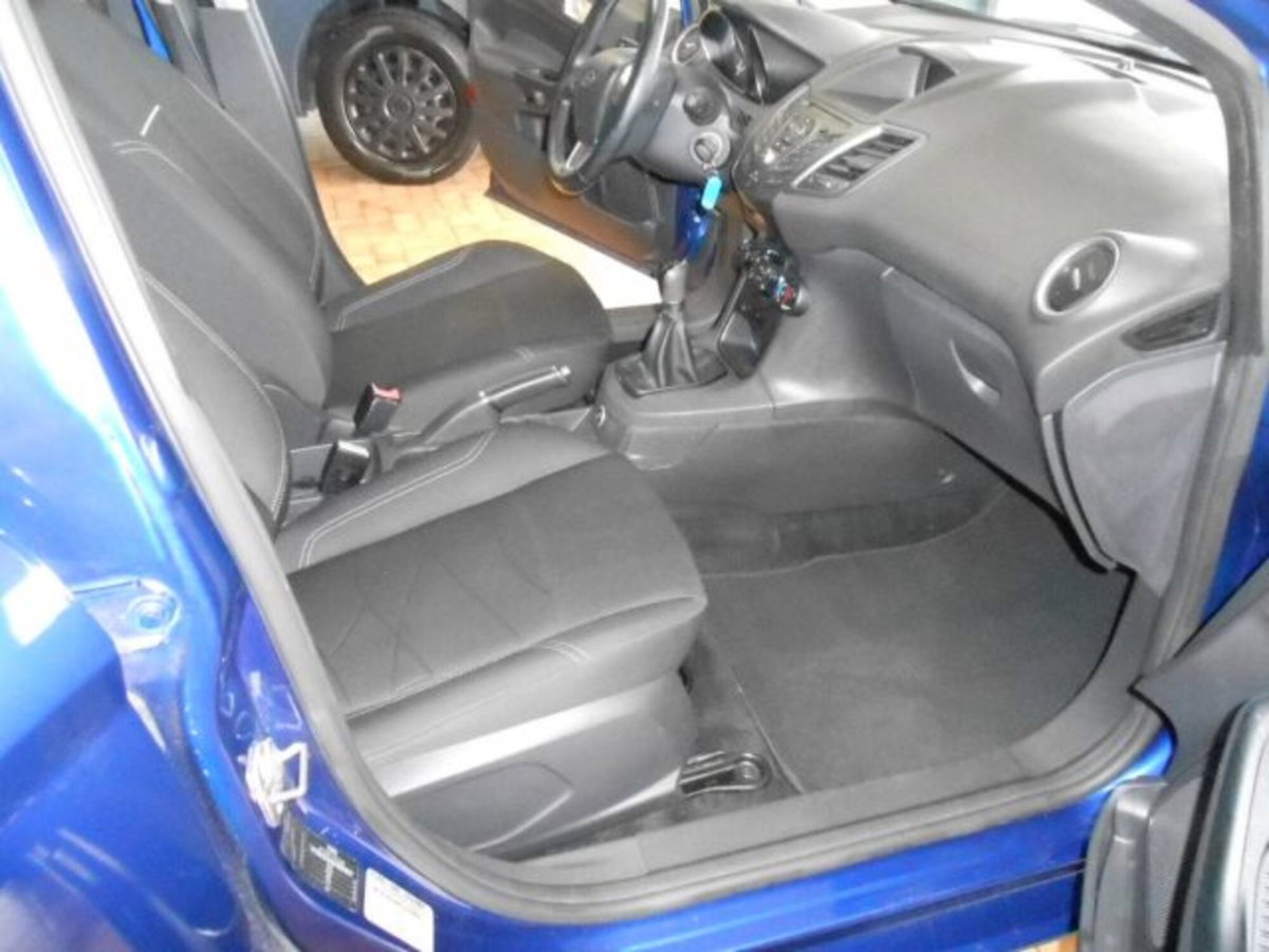 Ford Fiesta 1.4 3 porte Bz.- GPL (9)