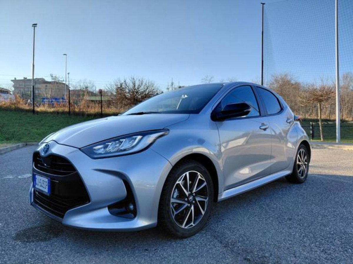 Toyota Yaris Cross 1.5 Hybrid 5p. E-CVT Lounge (2)