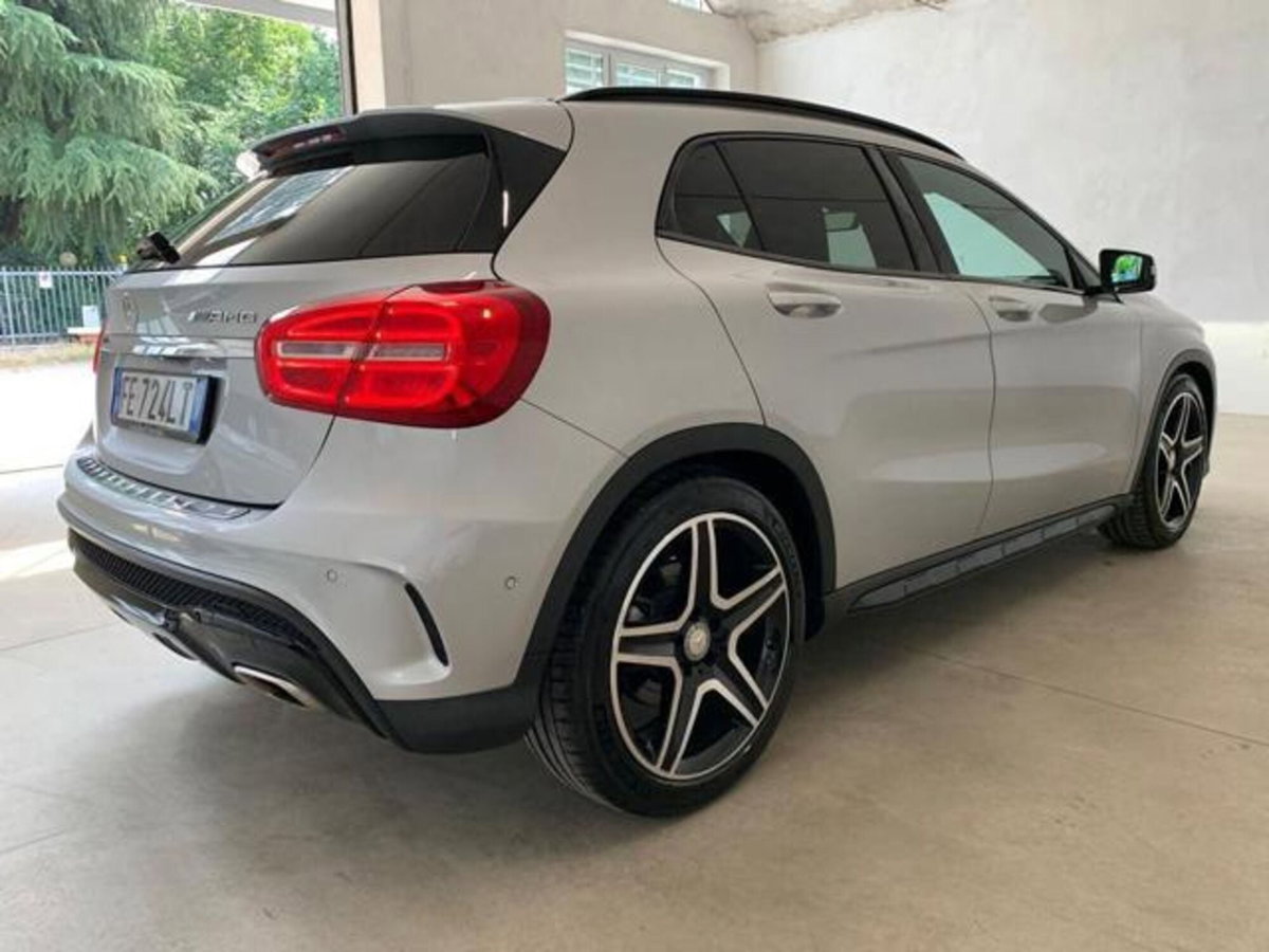 Mercedes-Benz GLA SUV 220 d Automatic 4Matic Premium (4)