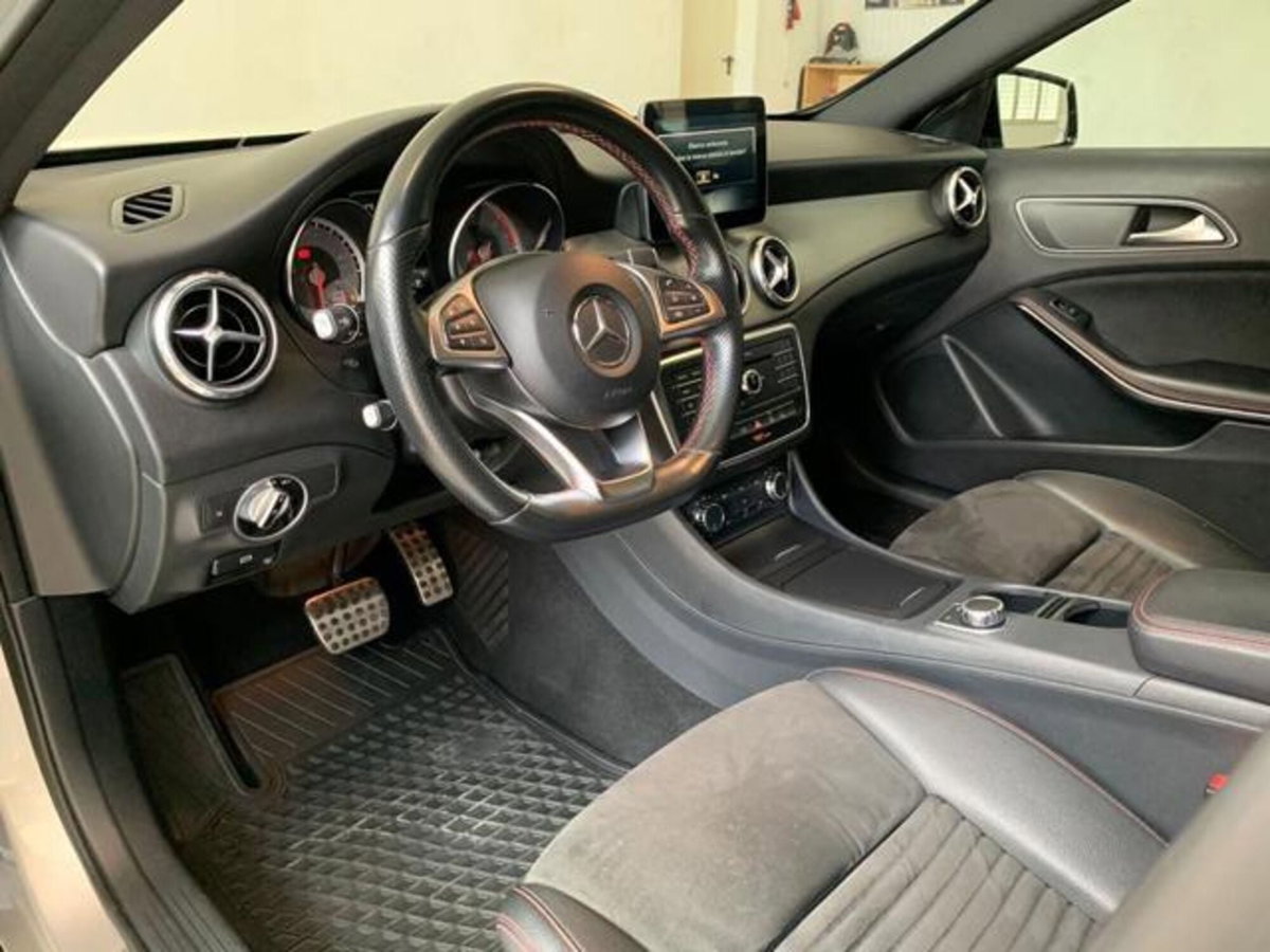 Mercedes-Benz GLA SUV 220 d Automatic 4Matic Premium (9)