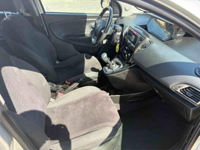 Lancia Ypsilon 1.2 69 CV 5 porte GPL Gold Plus (12)
