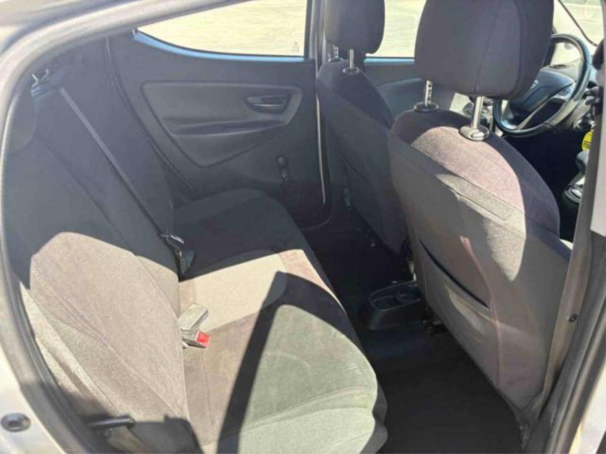 Lancia Ypsilon 1.2 69 CV 5 porte GPL Gold Plus (13)