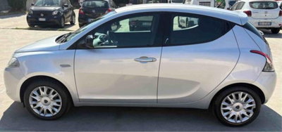Lancia Ypsilon 1.2 69 CV 5 porte GPL Gold Plus (2)