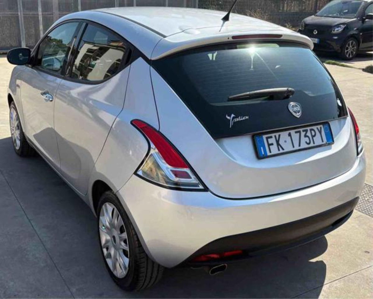 Lancia Ypsilon 1.2 69 CV 5 porte GPL Gold Plus (3)