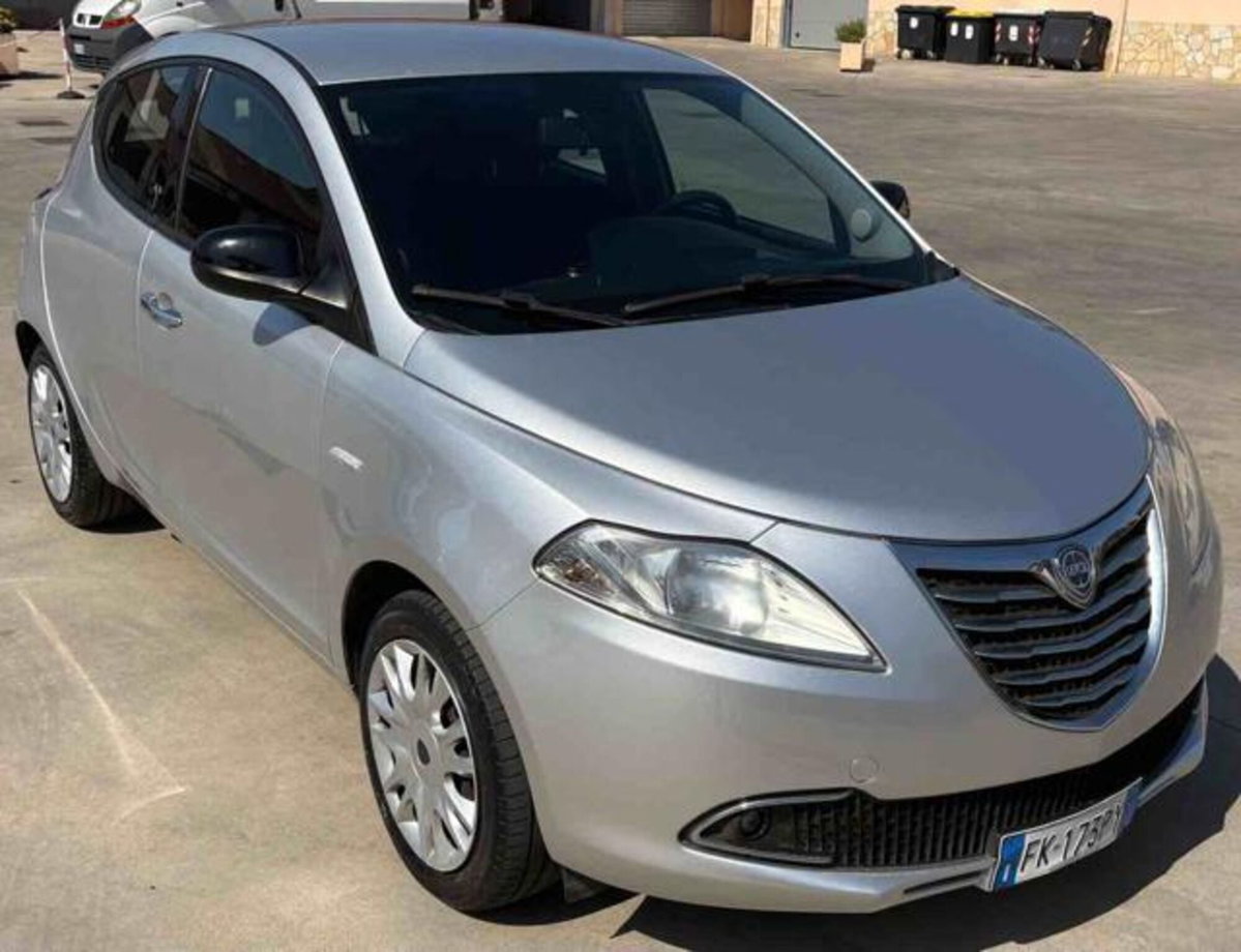 Lancia Ypsilon 1.2 69 CV 5 porte GPL Gold Plus (7)