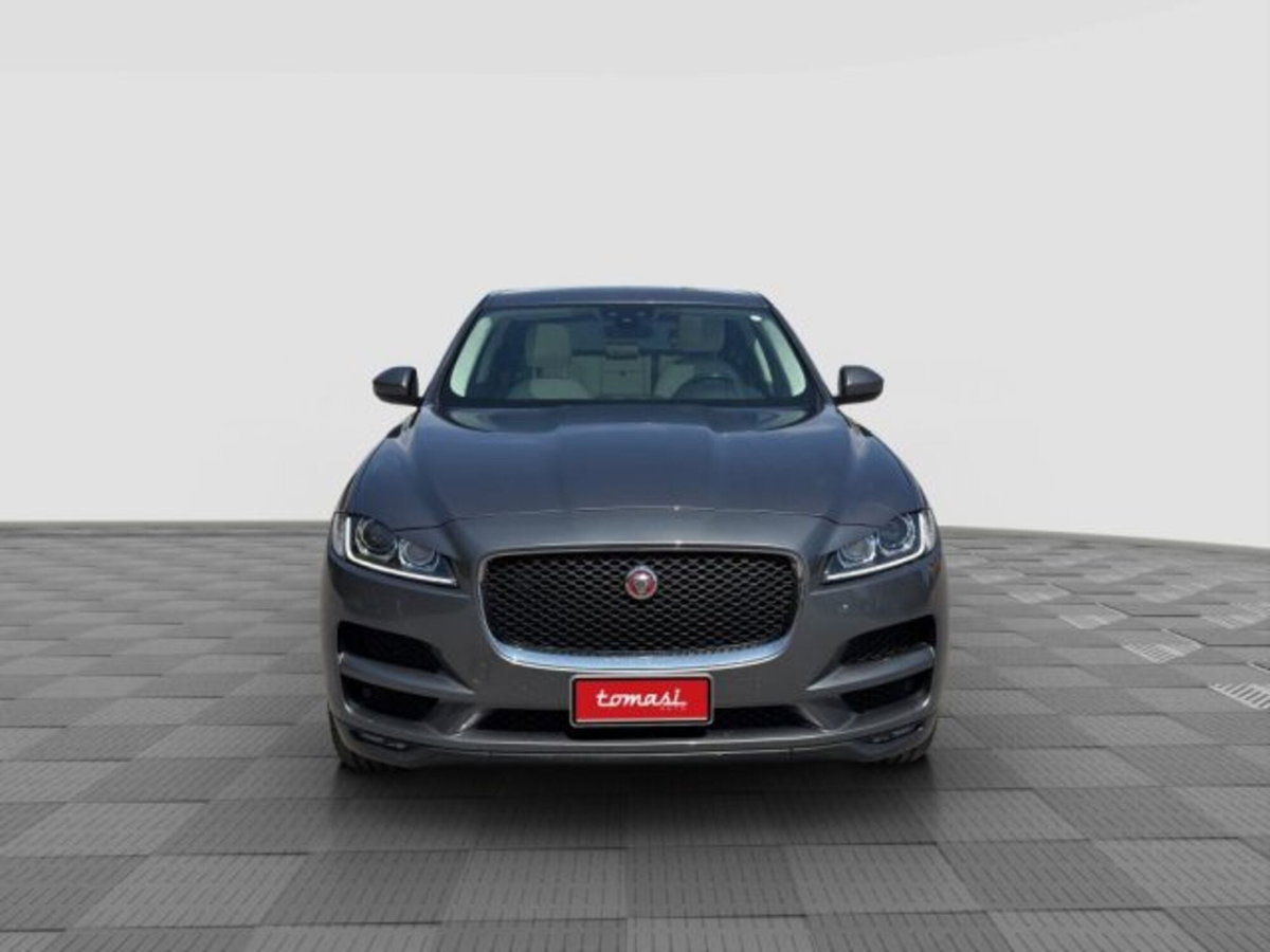Jaguar F-Pace 2.0 D 180 CV AWD Prestige (8)