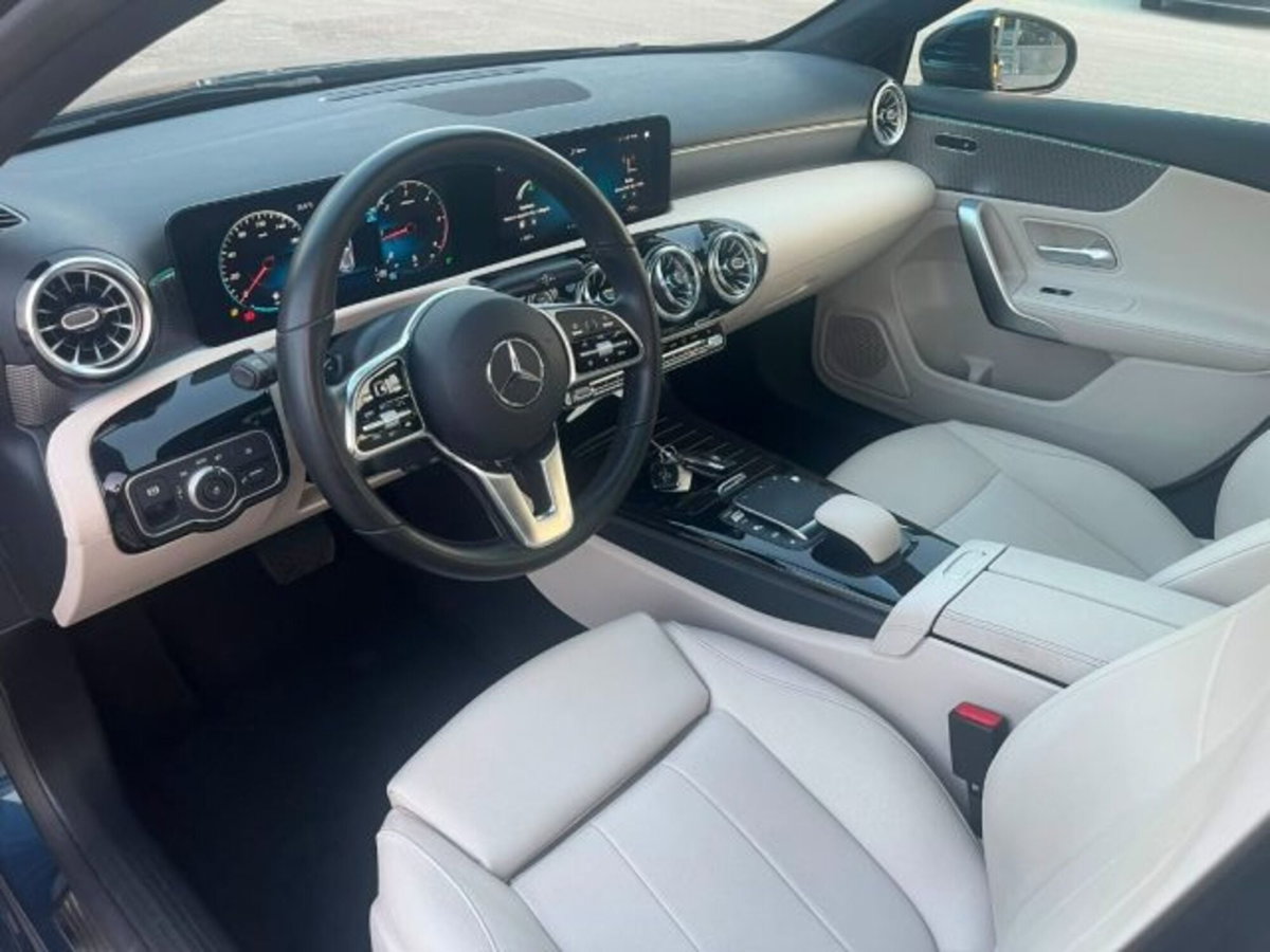 Mercedes-Benz Classe A Sedan 180 d Automatic 4p. Sport (4)