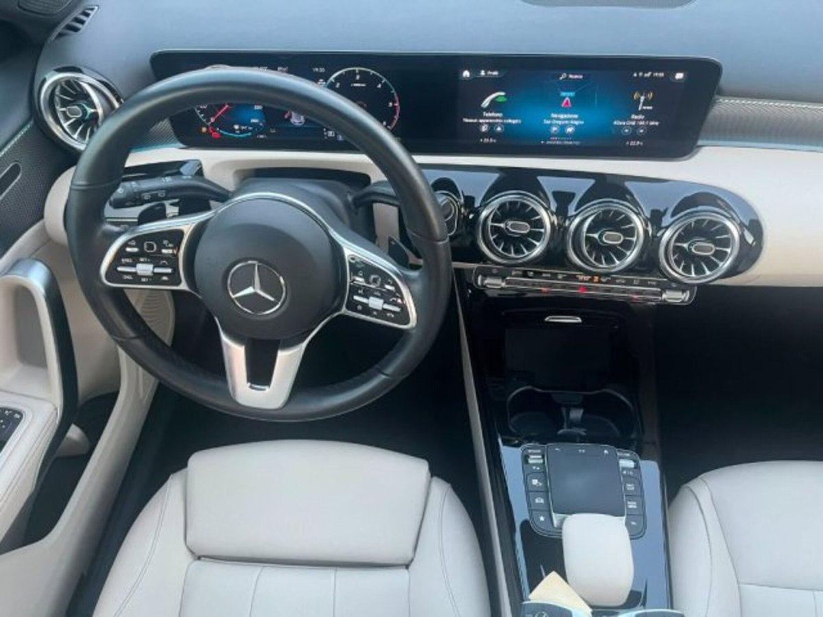 Mercedes-Benz Classe A Sedan 180 d Automatic 4p. Sport (9)