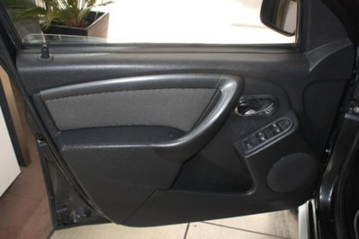 Dacia Duster 1.5 dCi 110CV S&S 4x2 Serie Speciale Lauréate Family (12)