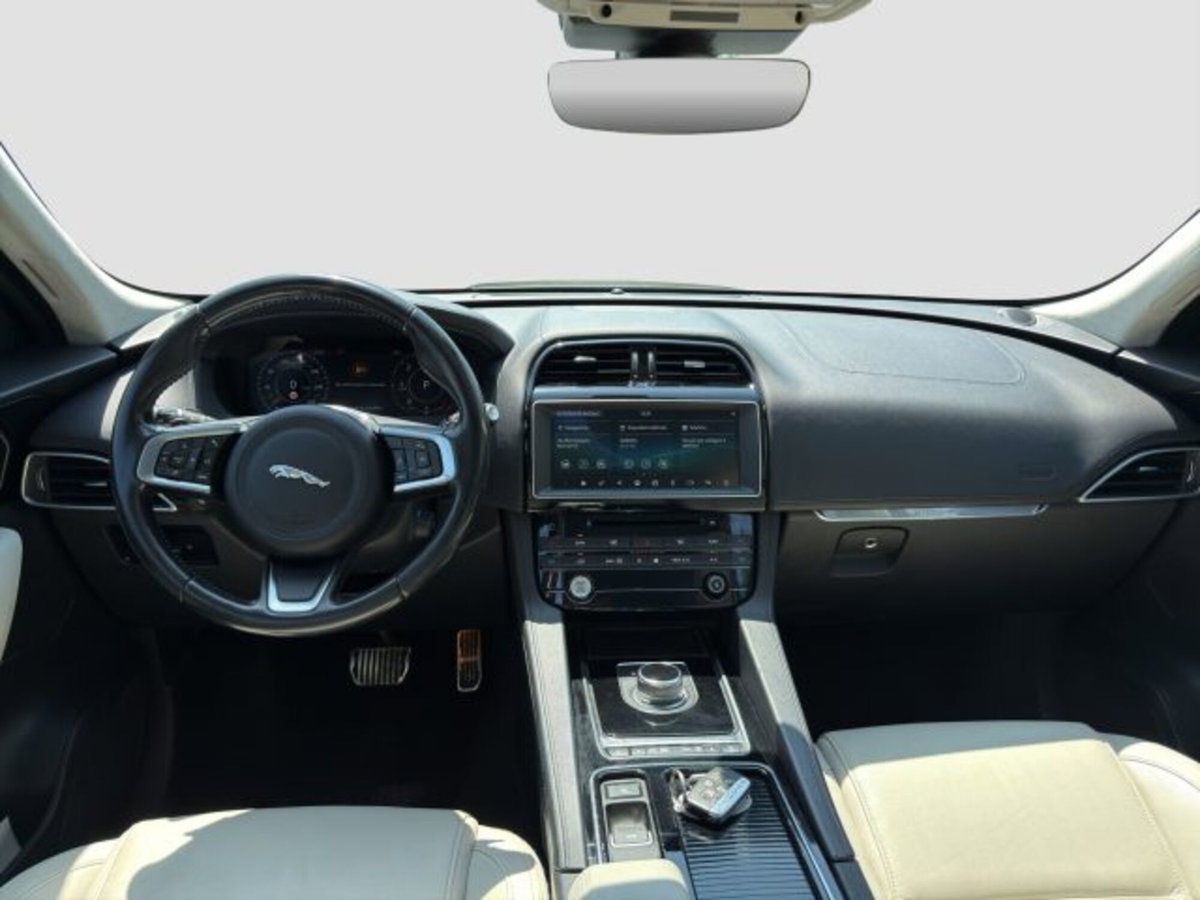 Jaguar F-Pace 2.0 D 180 CV AWD Prestige (12)