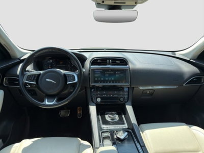 Jaguar F-Pace 2.0 D 180 CV AWD Prestige (12)
