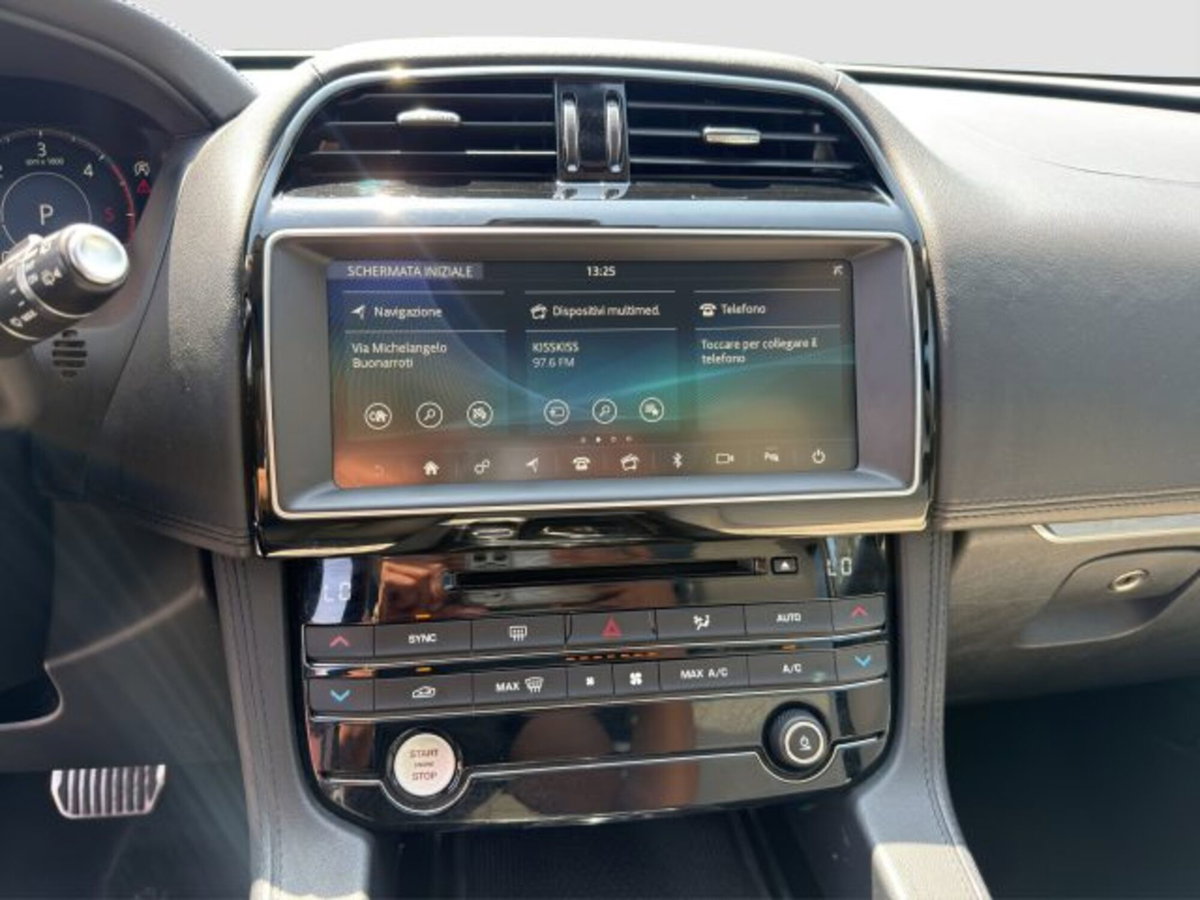 Jaguar F-Pace 2.0 D 180 CV AWD Prestige (17)