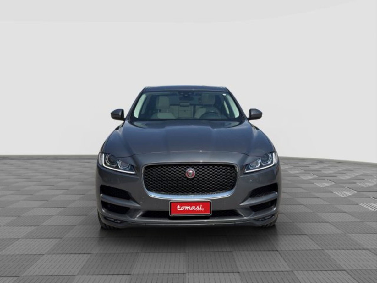 Jaguar F-Pace 2.0 D 180 CV AWD Prestige (8)