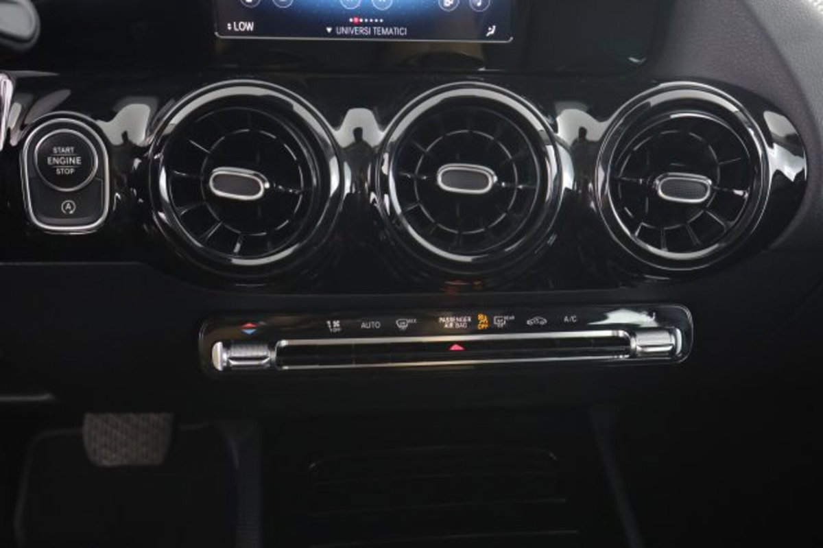Mercedes-Benz CLA Shooting Brake 180 d Automatic Shooting Brake Business (11)